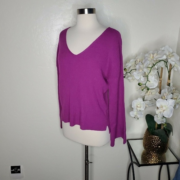 Free Press Women’s Ribbed Knit V-neck Sweater - Picture 4 of 7